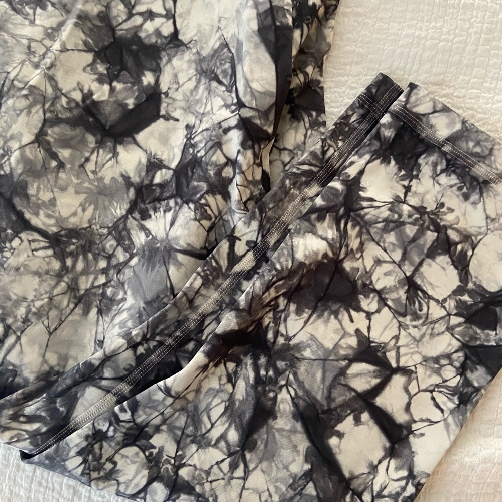 Lululemon Wunder under shibori leggings